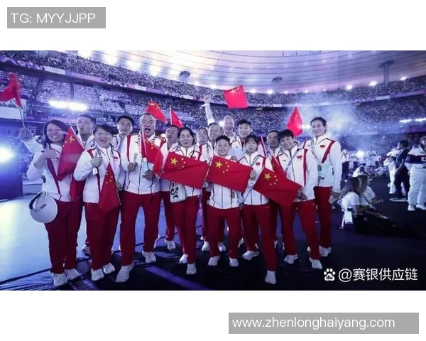 姚明与鸡毛的温情瞬间揭示了运动员背后的柔软与坚韧