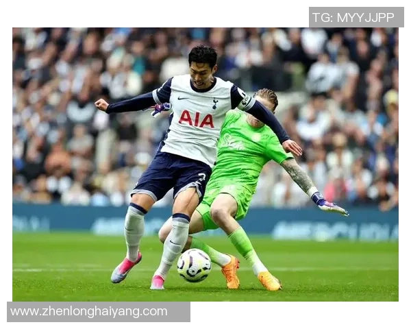 欧联杯激战巴黎圣日耳曼与热刺平局精彩瞬间引发全场热烈反响