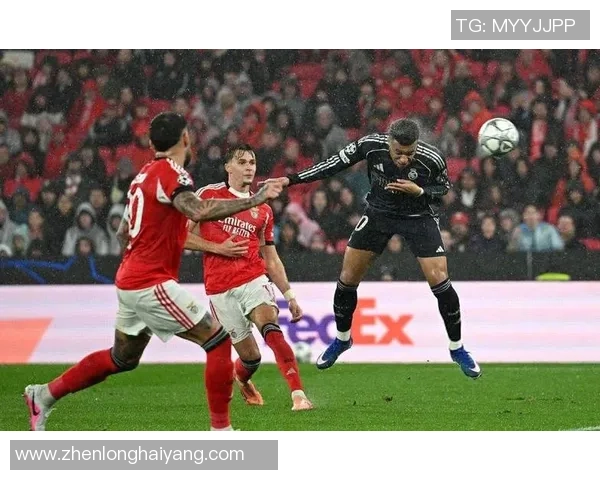 足总杯激战：本菲卡逆转多特蒙德帽子戏法引爆全场激情